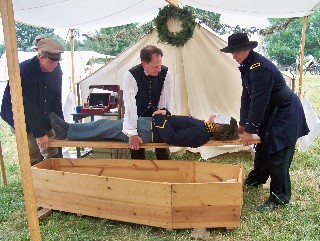 Embalmed body is brought to coffin